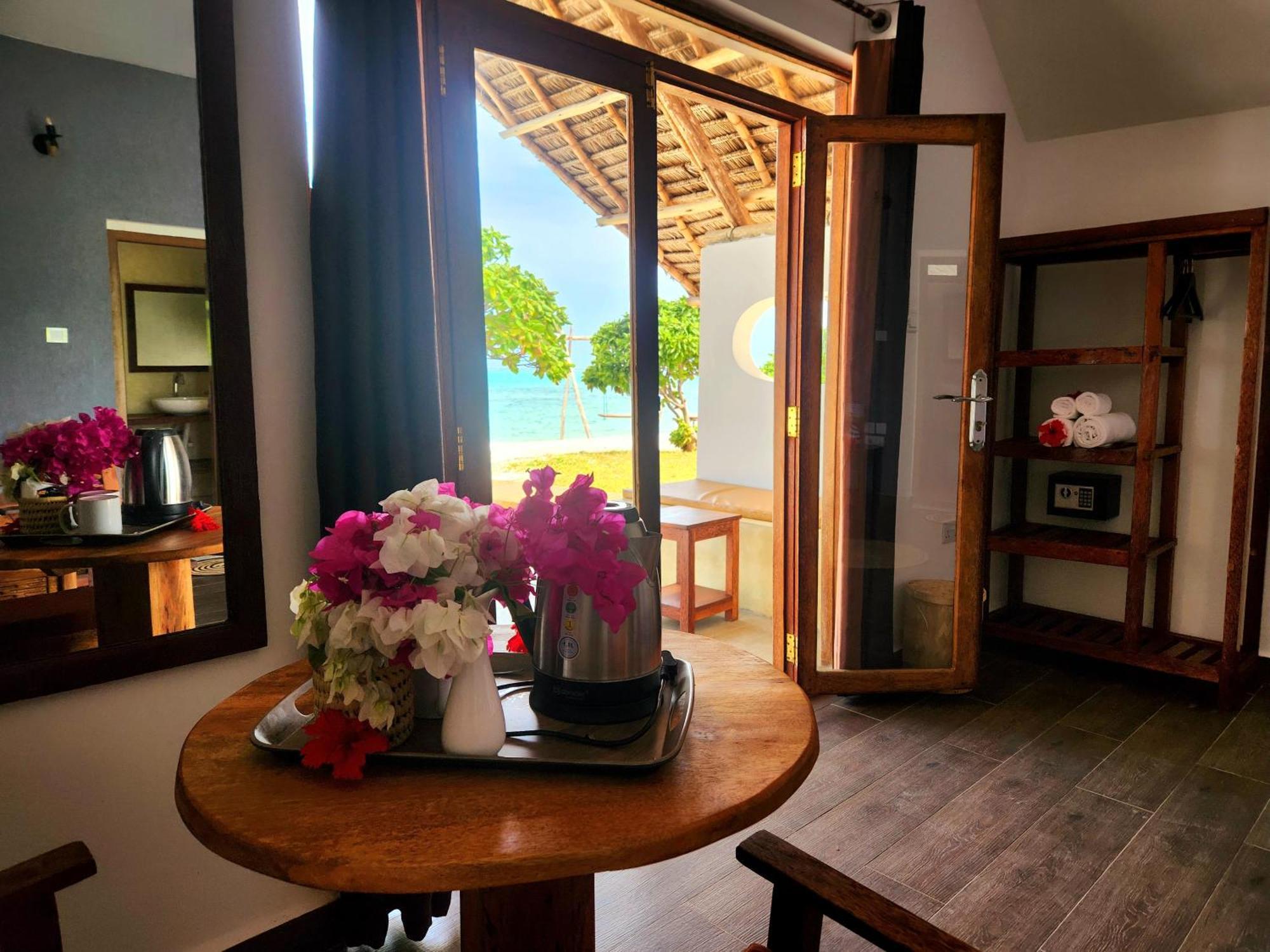 Almas Beach Boutique Hotel Makunduchi Esterno foto