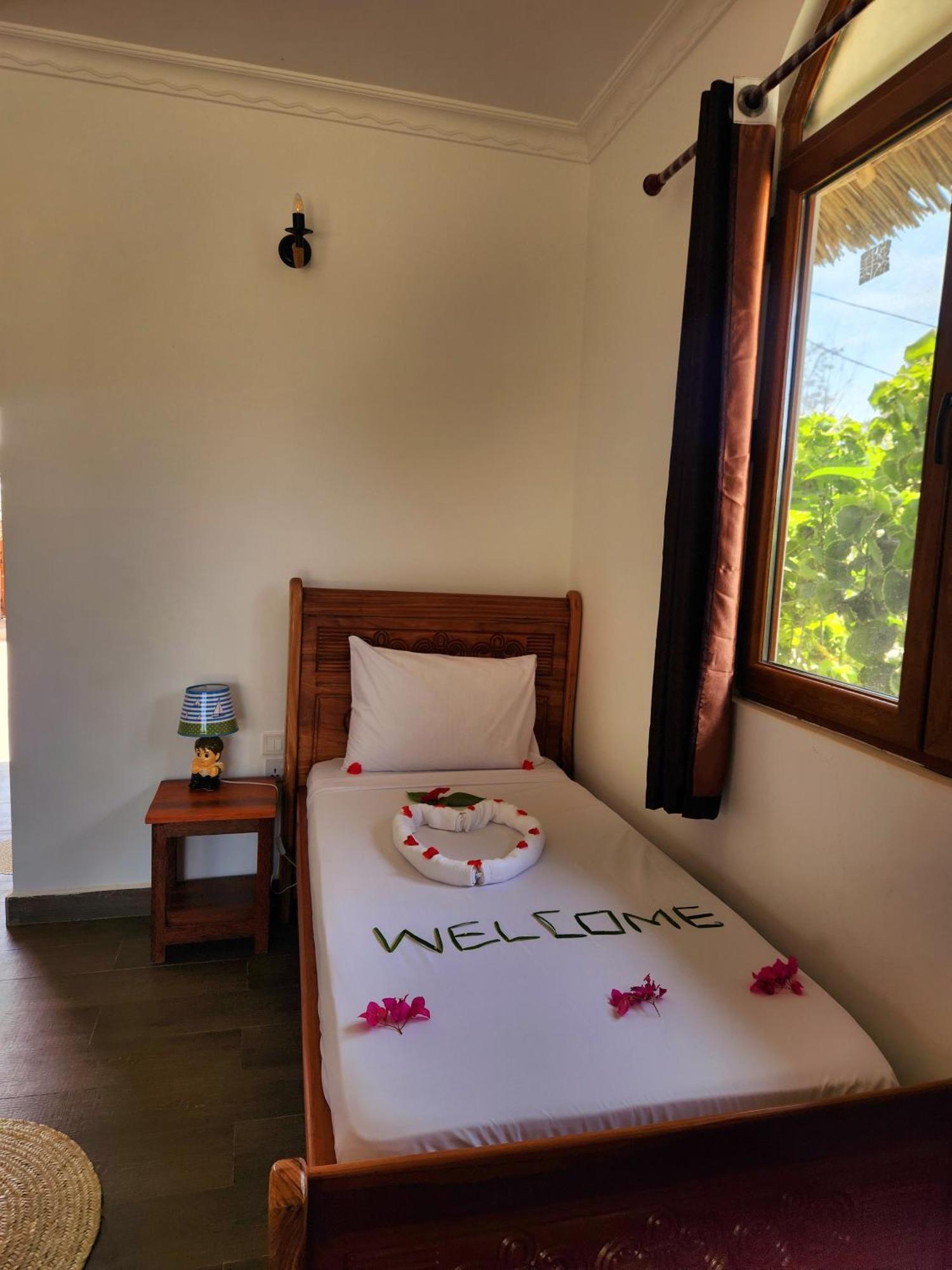 Almas Beach Boutique Hotel Makunduchi Esterno foto