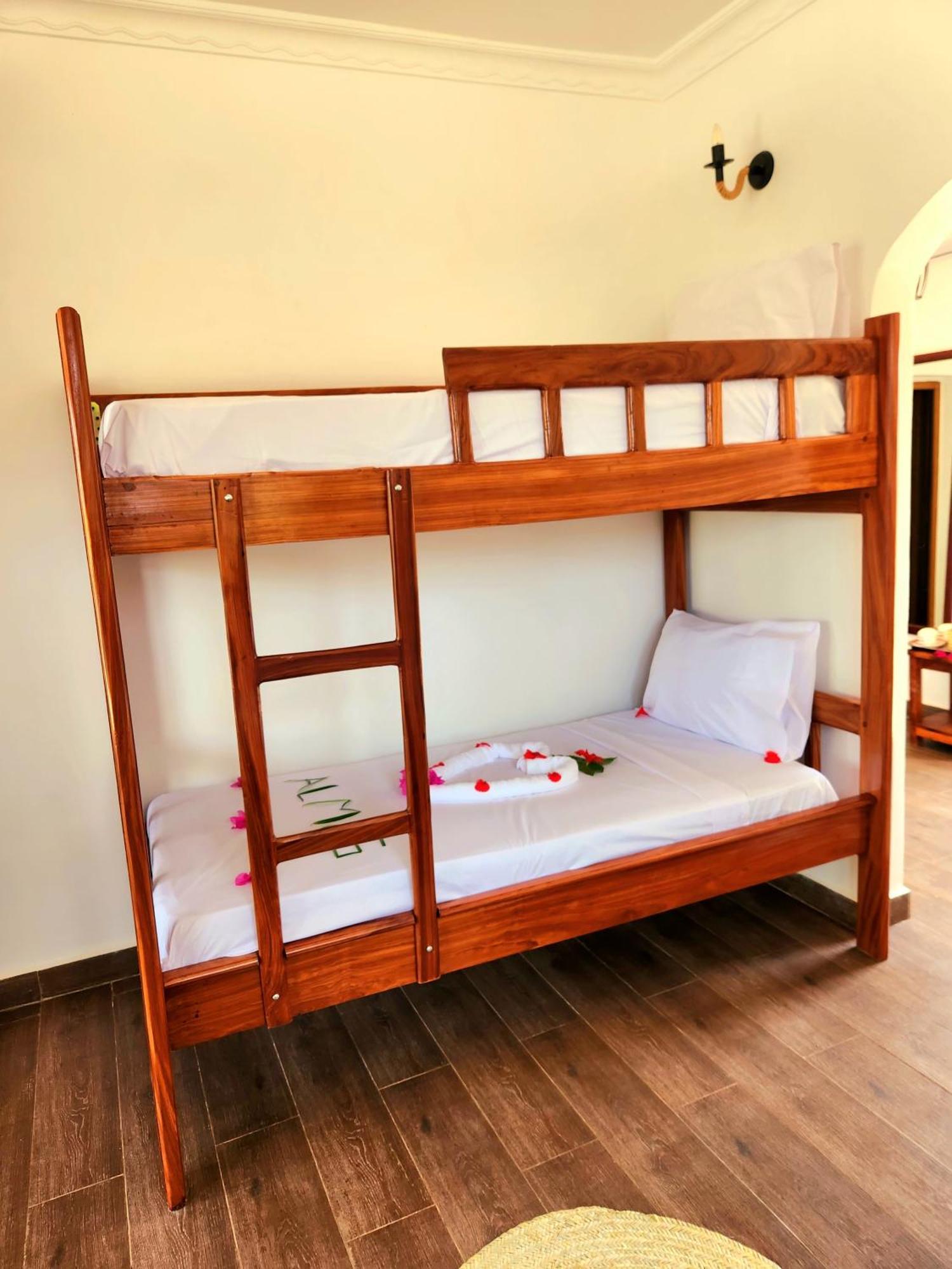 Almas Beach Boutique Hotel Makunduchi Esterno foto